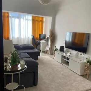 An Elegant & Cozy Appartement