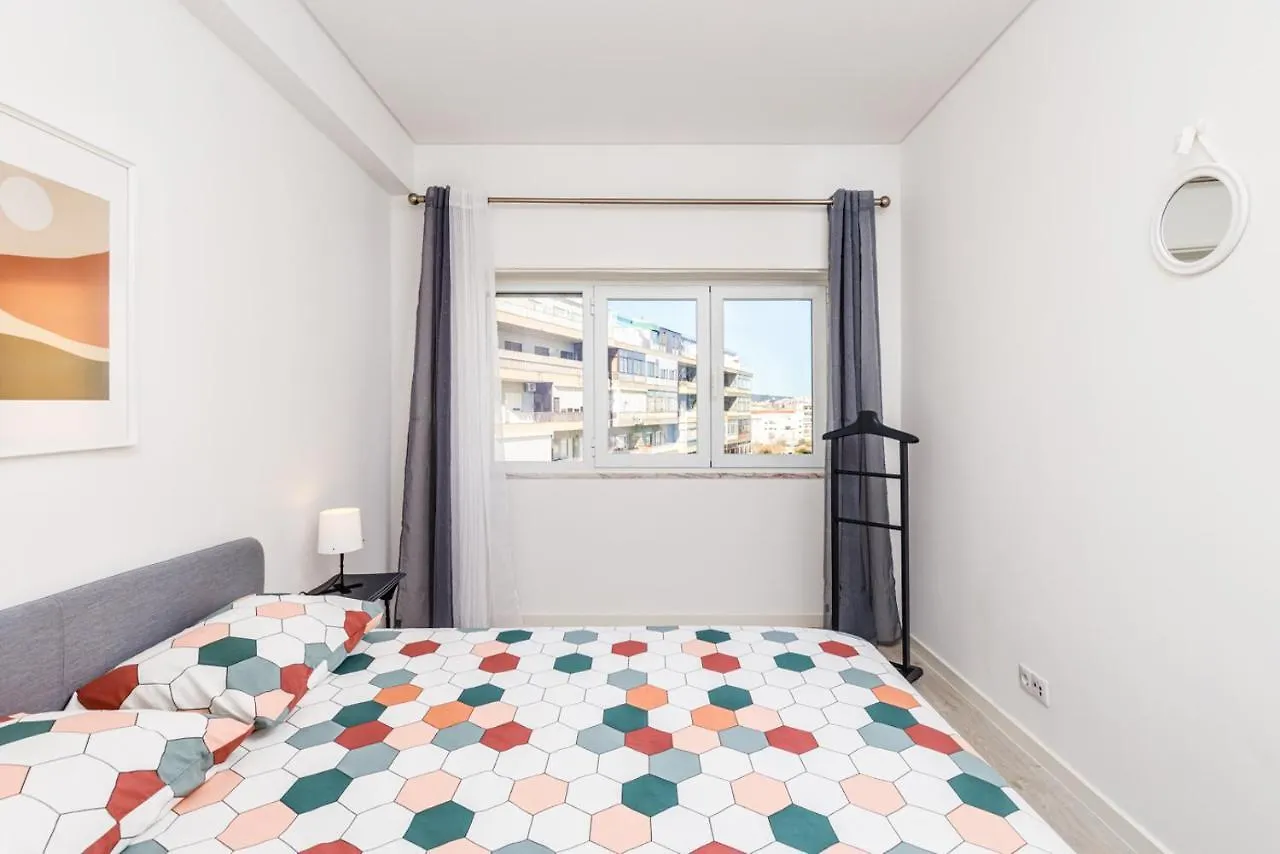 Apartment Dora'S Home Cacilhas
